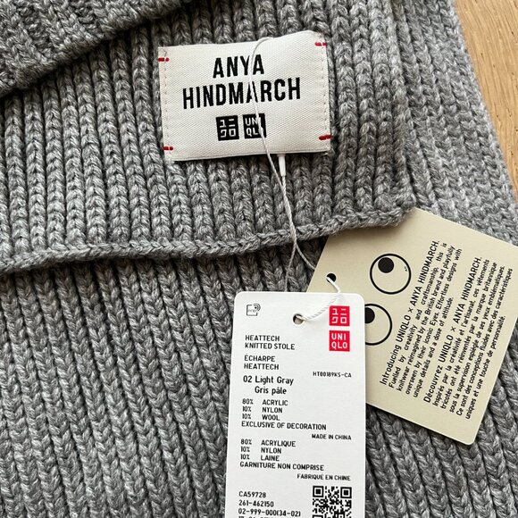 NWT Anya Hindmarch x Uniqlo Grey/Beige Knitted Scarf - Picture 3 of 3